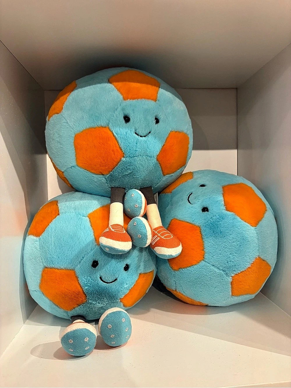 1 Jellycat Soccer Ball authentic. Comes w/Tag protector,JC themed packaging,&’mo